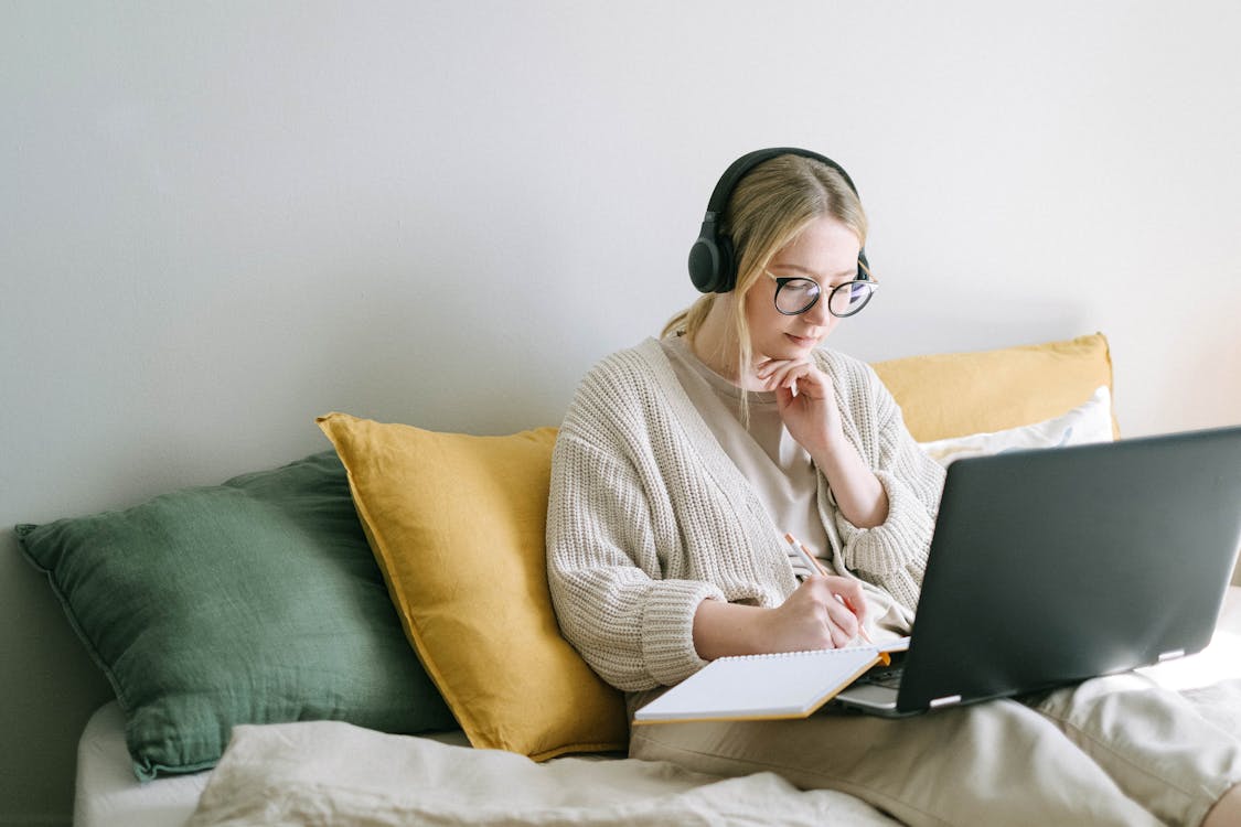 best entry level remote jobs 2025