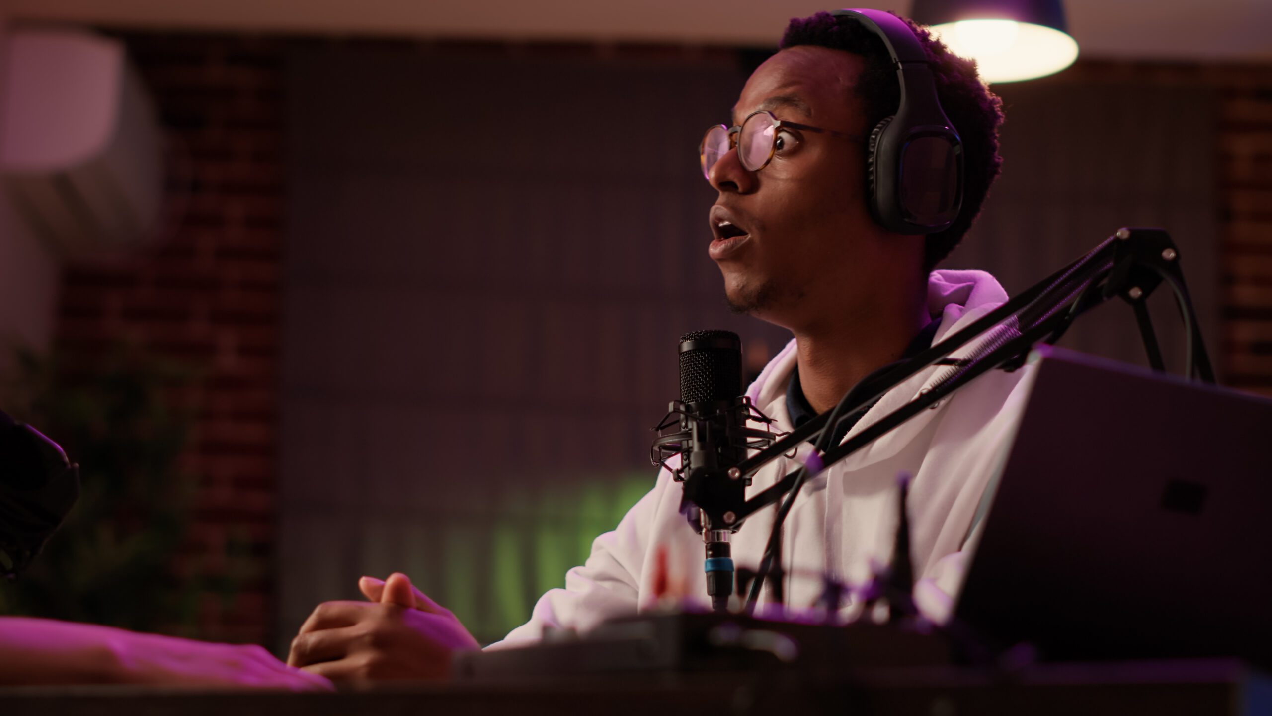 13 Best Productivity Podcasts Every Remote Worker Should Listen To (2025)